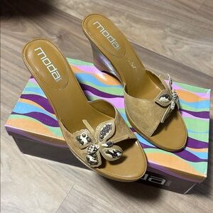 Moda Brown Wedge Sandals with Floral Detail